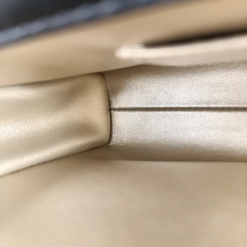 Chanel Crossbody Bag24b Crossbody Bag Black Lambskin One Size20 × 5 × 14 cm — detail view 13 of 14