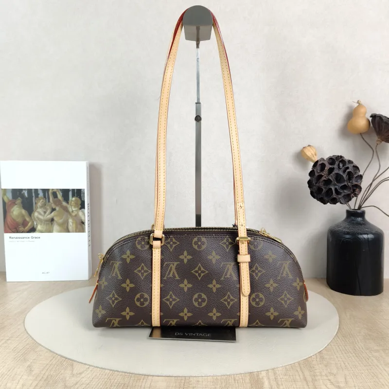 Louis Vuitton Shoulder Bag Squire East West Monogram PVC One Size29 × 8 × 14 cm