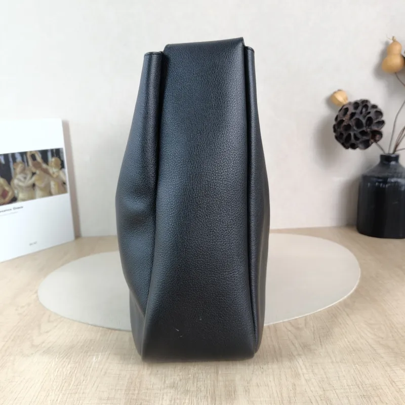 SAINT LAURENT Shoulder Bag LE 5 À 7 Hobo Black Calfskin Large 30 × 13 × 31 cm — detail view 9 of 10