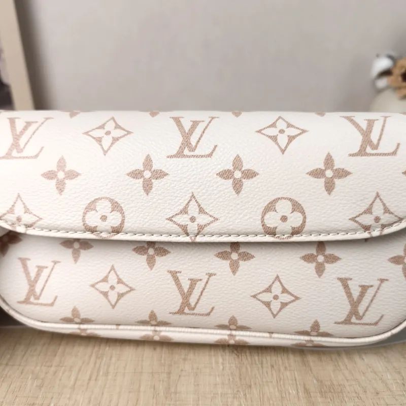Louis Vuitton Crossbody Bag IVY · Beige PVC Small 23.5 × 4.3 × 12 cm — detail view 8 of 11