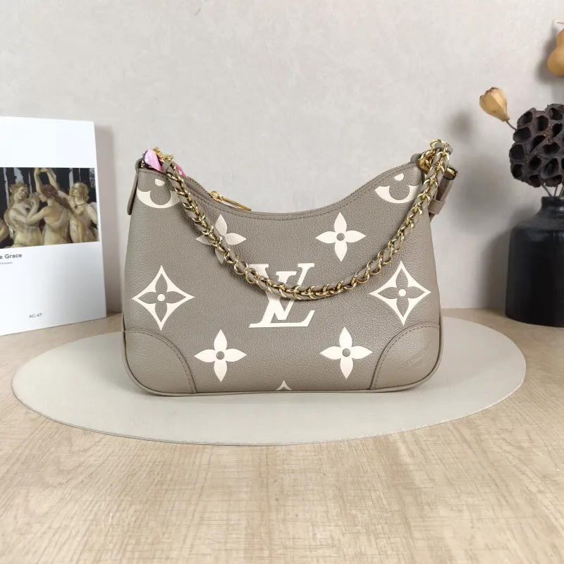 Louis Vuitton Crossbody Bag Boulogne Empreinte Embossed Calfskin Small26 × 9.5 × 16 cm