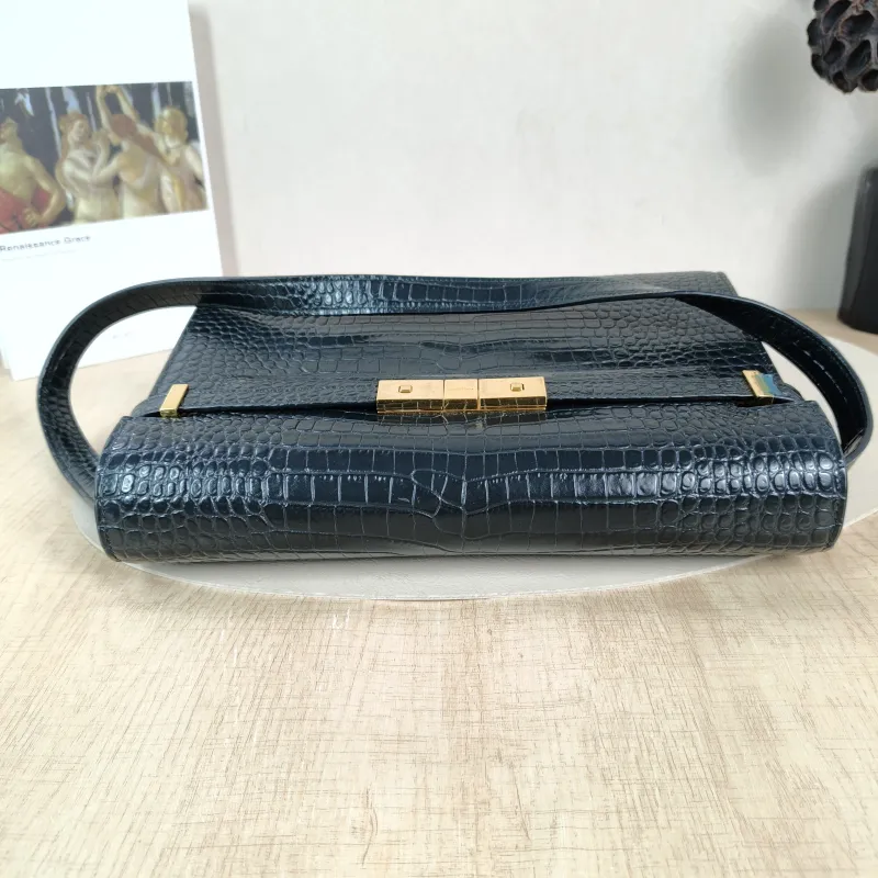 SAINT LAURENT Shoulder Bag MANHATTAN Green Calfskin Medium 29 × 7.5 × 20 cm — detail view 8 of 11