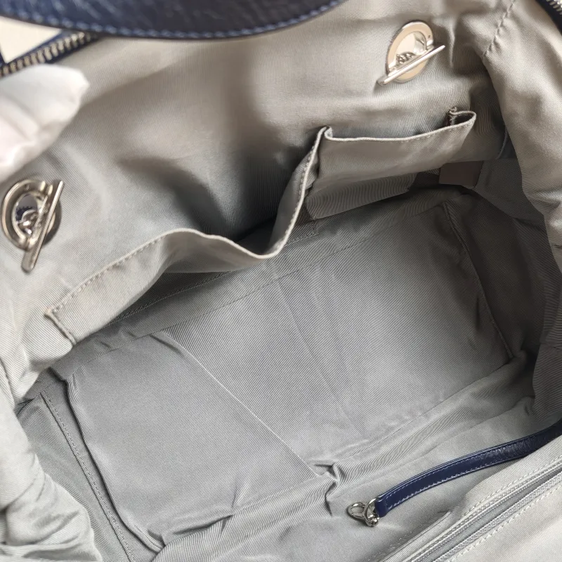 Chanel Shoulder Bag tote Blue Calfskin One Size31 × 14 × 21 cm — detail view 12 of 13