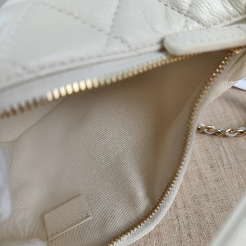 Chanel Crossbody Bag Crossbody Bag White Grained Calfskin One Size 16 × 6.5 × 13 cm — detail view 4 of 11
