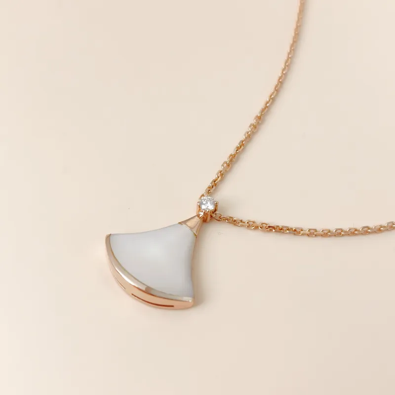 Bvlgari Necklace Divas' Dream White Mother-of-Pearl Diamond18KR ose Gold Small44cm — cover view 2 of 10