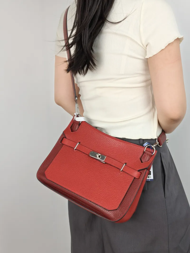 Hermès Crossbody Bag Jypsiere 28S5 Taurillon Clemence TC Calfskin Small28 × 12.5 × 23.5 cm — on-model view 1 of 3