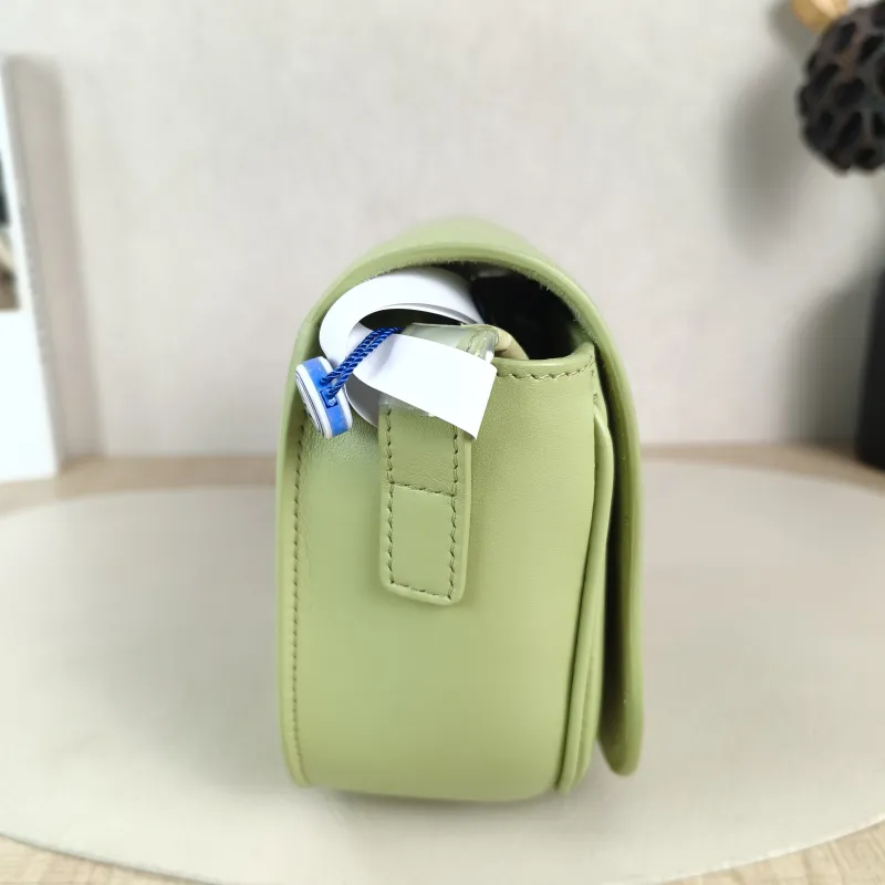 CELINE Crossbody Bag FOLCO TRIOMPHE Green Calfskin One Size 18.5 × 7 × 15 cm — detail view 4 of 12