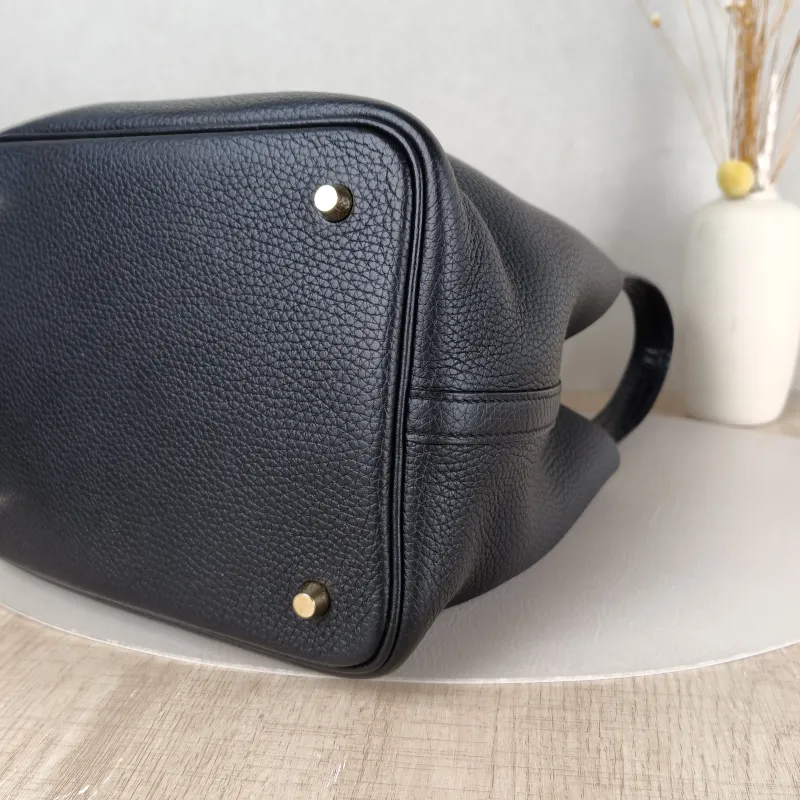 Hermès Top Handle Bag Picotin Lock 22 22Black TC Calfskin Medium22 × 17 × 21 cm — detail view 7 of 11