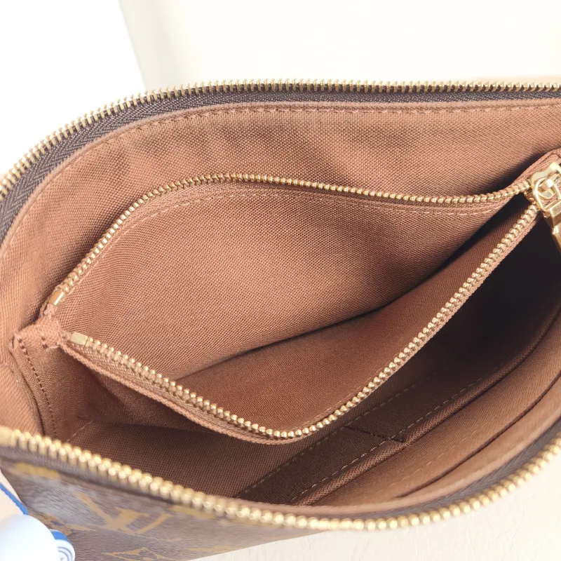 Louis Vuitton Shoulder Bag Pochette Accessoires Two Straps Monogram PVC Large 23.5 × 4 × 13.5 cm — detail view 8 of 9