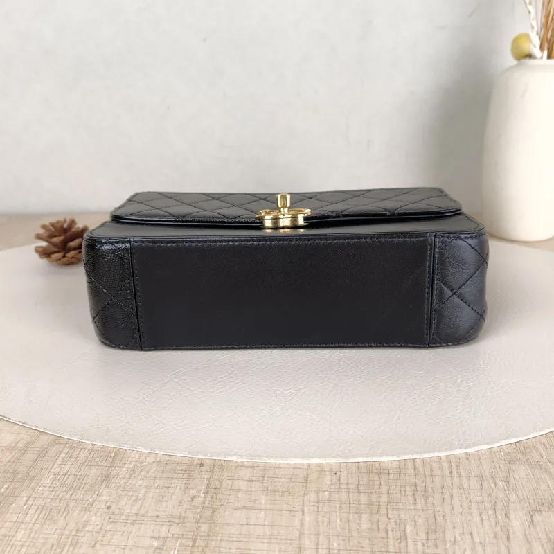 Chanel Crossbody Bagcf Collection Crossbody Bag Black Calfskin One Size22 × 6 × 16 cm — cover view 4 of 5