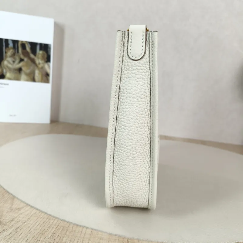 Hermès Crossbody Bag Evelyne Mini 16 Mini 1610Craie TC Calfskinmini17 × 5.5 × 18 cm — detail view 5 of 11