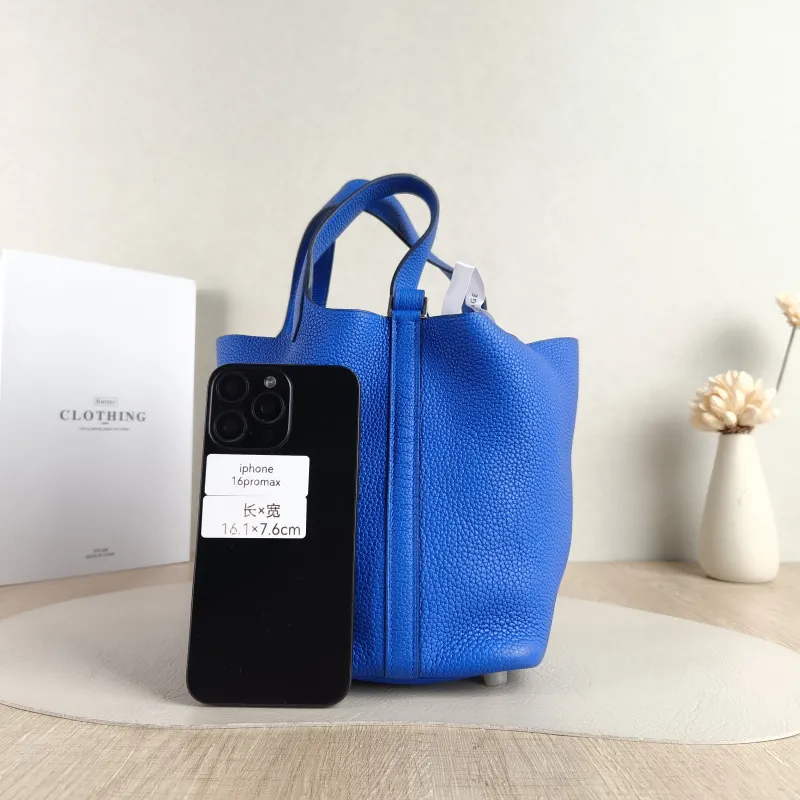 Hermès Top Handle Bag Picotin Lock 18 18 I7 TC Calfskin Small 18 × 13 × 18 cm Y — cover view 4 of 6