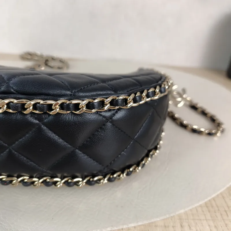 Chanel Shoulder Bag Black Lambskin Small 20 × 6 × 15 cm — detail view 3 of 9