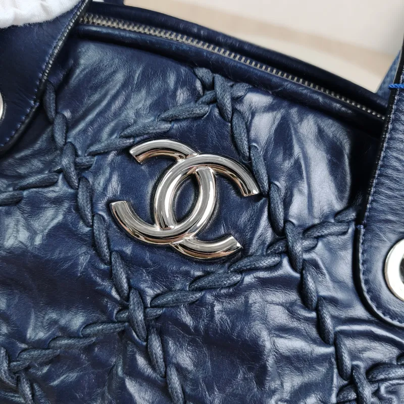 Chanel Shoulder Bag tote Blue Calfskin One Size31 × 14 × 21 cm — detail view 9 of 13