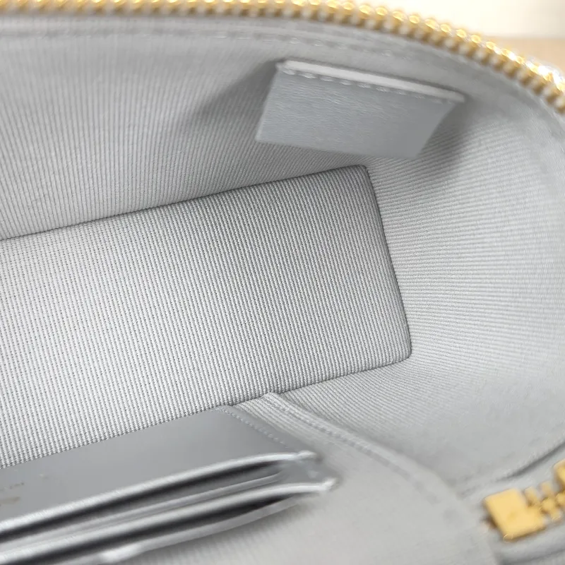 Chanel Crossbody Bag lp Box Bag Top Handle Crossbody Bag Silver Grained Calfskin 19.5 × 5 × 17 cm — detail view 8 of 13