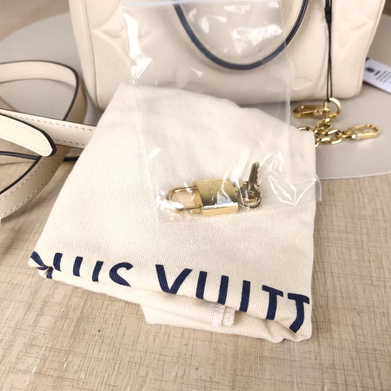 Louis Vuitton Crossbody Bag Speedy20 White Empreinte Embossed Calfskin Small20.5 × 12 × 13.5 cm — detail view 11 of 12