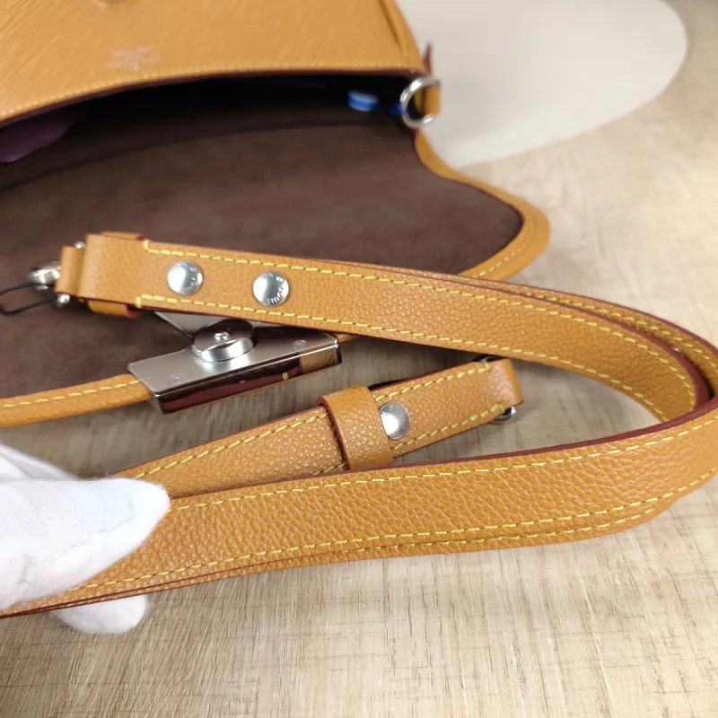 Louis Vuitton Shoulder Bag BUCI Epi Embossed Calfskin One Size 24.5 × 9 × 15.5 cm — detail view 10 of 12
