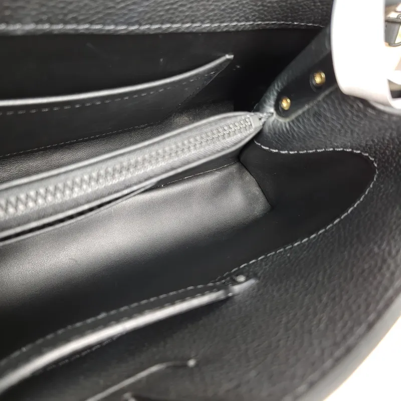 Louis Vuitton Top Handle Bag Capucines East West Black Calfskin Medium33 × 9 × 19 cm — detail view 5 of 13