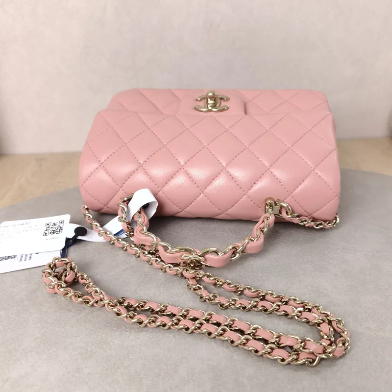 Chanel Crossbody Bag Edition mini Pink Lambskin mini 20 × 6 × 12 cm — detail view 6 of 11