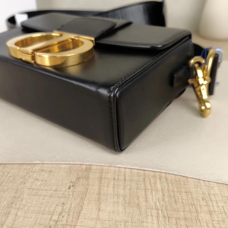 DIOR Crossbody Bag30Montaigne 30 Box Box Black Calfskinmini17.5 × 5 × 11.5 cm — detail view 4 of 13