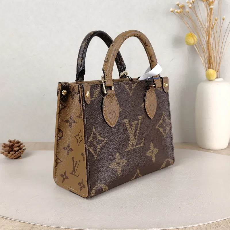 Louis Vuitton Crossbody Bag Onthego BB Monogram PVC BB 18 × 8.5 × 15 cm — cover view 4 of 5