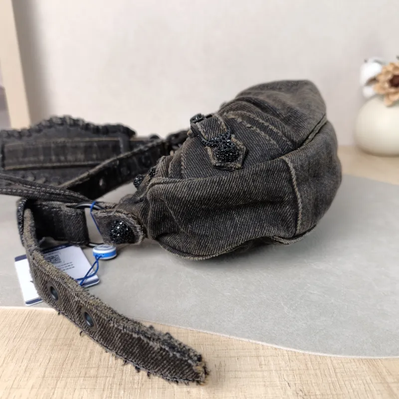 BALENCIAGA Crossbody Bag Black XS 26 × 7 × 16 cm — detail view 5 of 11
