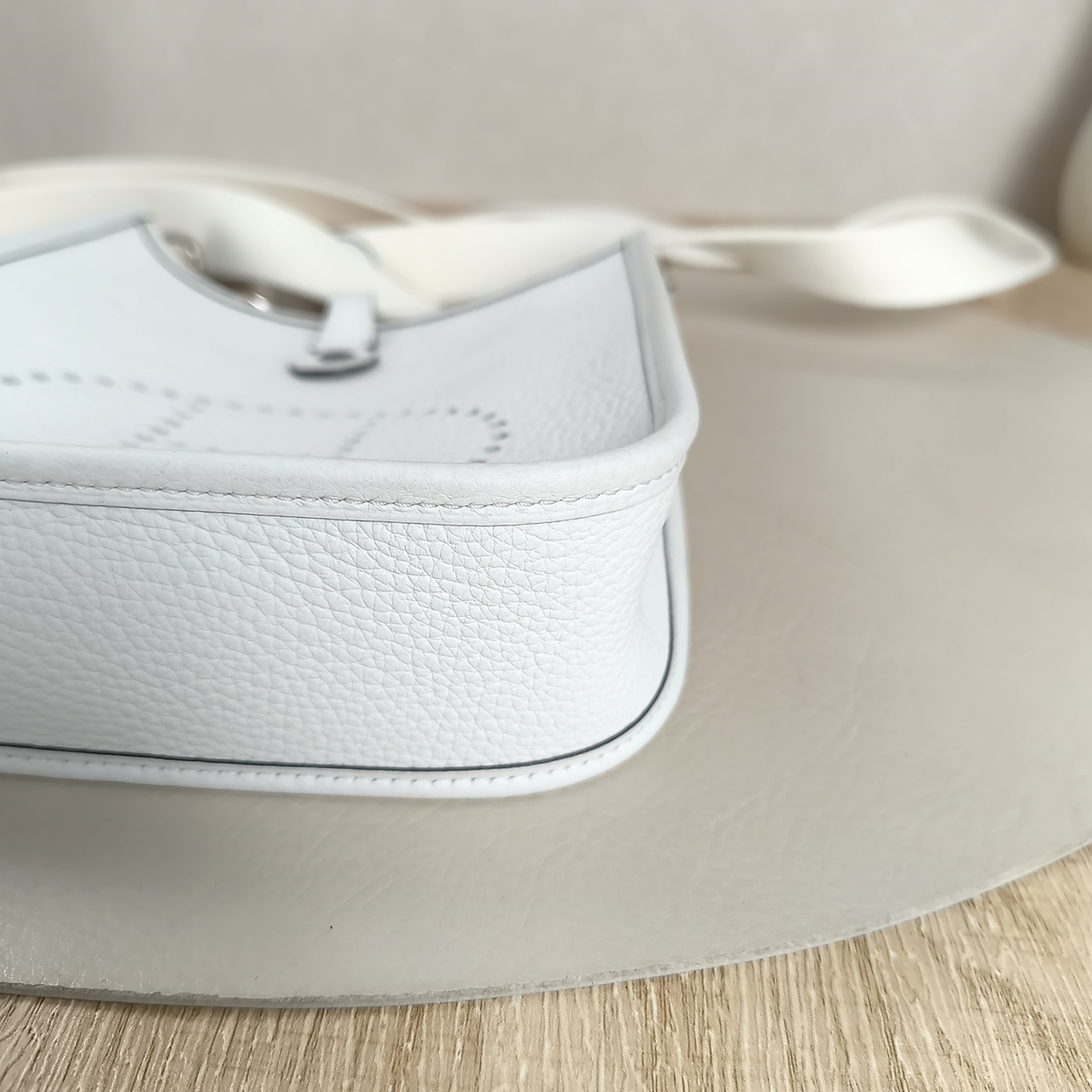 Hermès Crossbody Bag Evelyne Mini 16 Mini 160U White Taurillon Clemence TC Calfskinmini17 × 5.5 × 18 cm — cover view 9 of 9