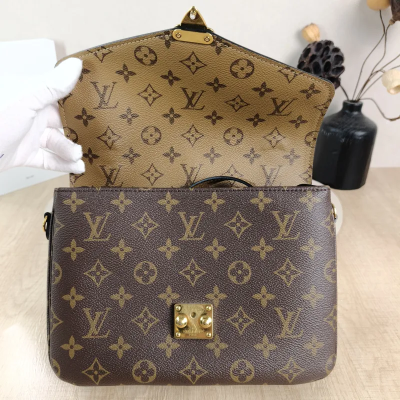 Louis Vuitton Crossbody Bag Pochette Métis Monogram Colorblock PVC Medium 25 × 7 × 19 cm — detail view 1 of 12
