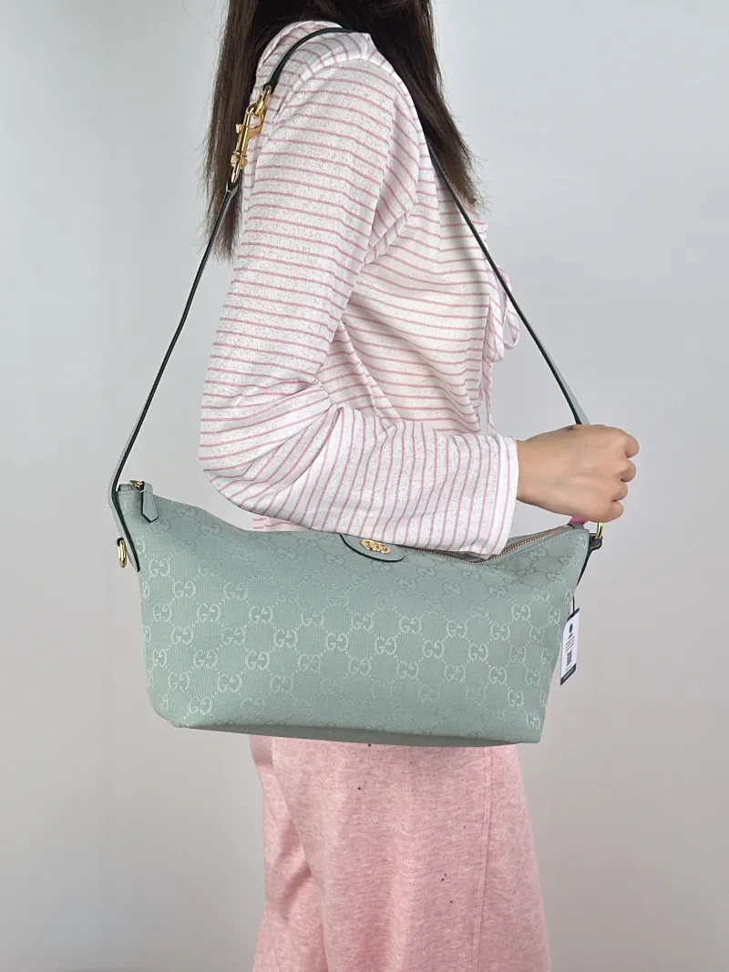 GUCCI Top Handle Bagvanity Vanity Case Bag Green Canvas Medium27.5 × 13 × 14.5 cm — on-model view 2 of 3