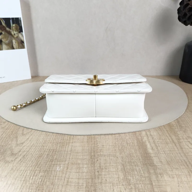 Chanel Crossbody Bag White Calfskin Medium 22 × 8 × 14.5 cm — cover view 4 of 5