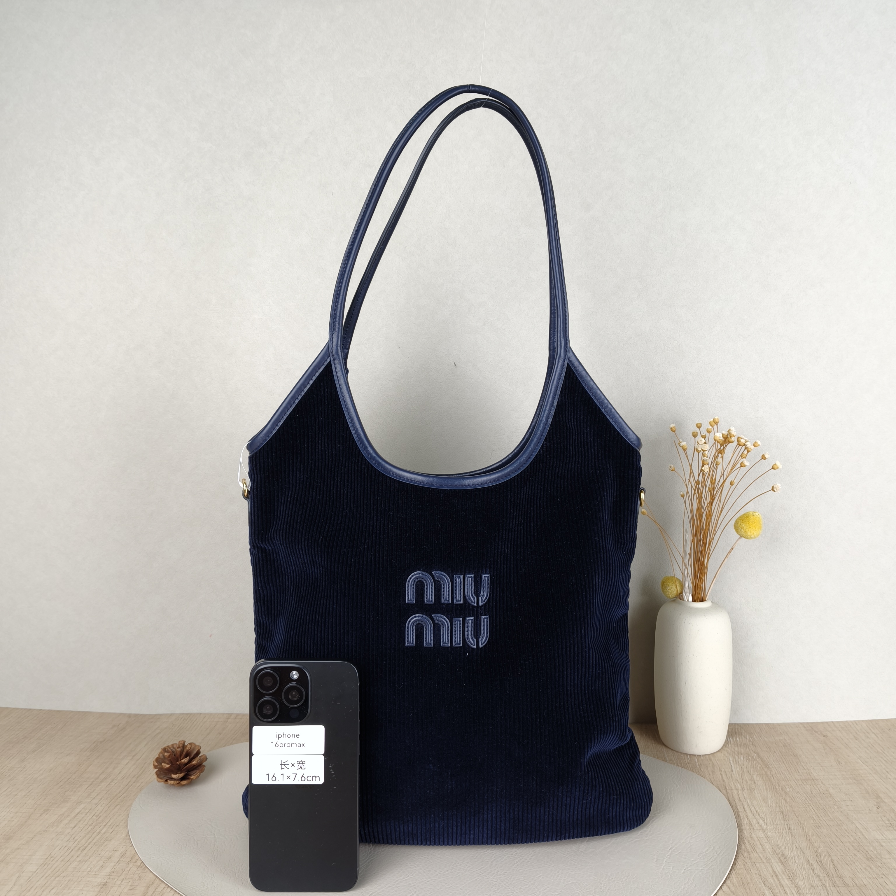 Miumiu Shoulder Bag IVY Tote Shopping Tote Medium35*40 — cover view 2 of 5
