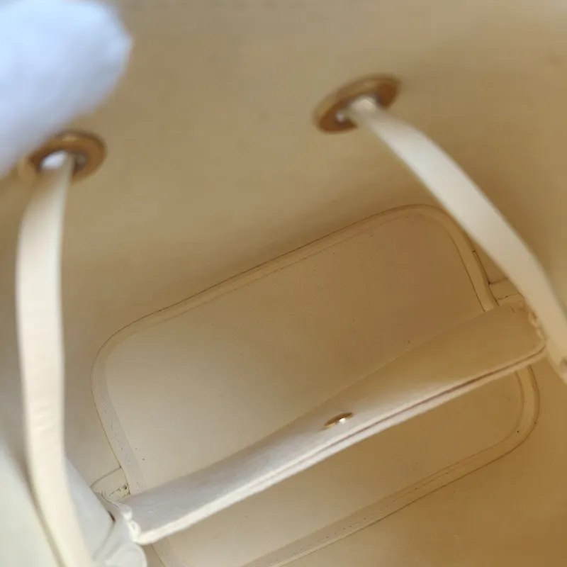 Louis Vuitton Shoulder Bag NÉONOÉ Bucket Bag BB Yellow Calfskin BB 20 × 13 × 20 cm — detail view 8 of 9