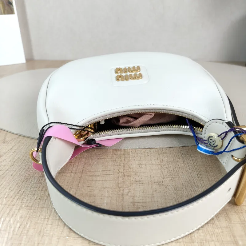 Miumiu Shoulder Bag Hobo Shoulder Bag White Calfskin One Size 18 × 6 × 11 cm — detail view 4 of 11