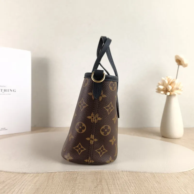 Louis Vuitton Crossbody Bag NEVERFULL INSIDE OUT BB Black PVC · Calfskin BB 26.5 × 11 × 16.5 cm — detail view 4 of 11