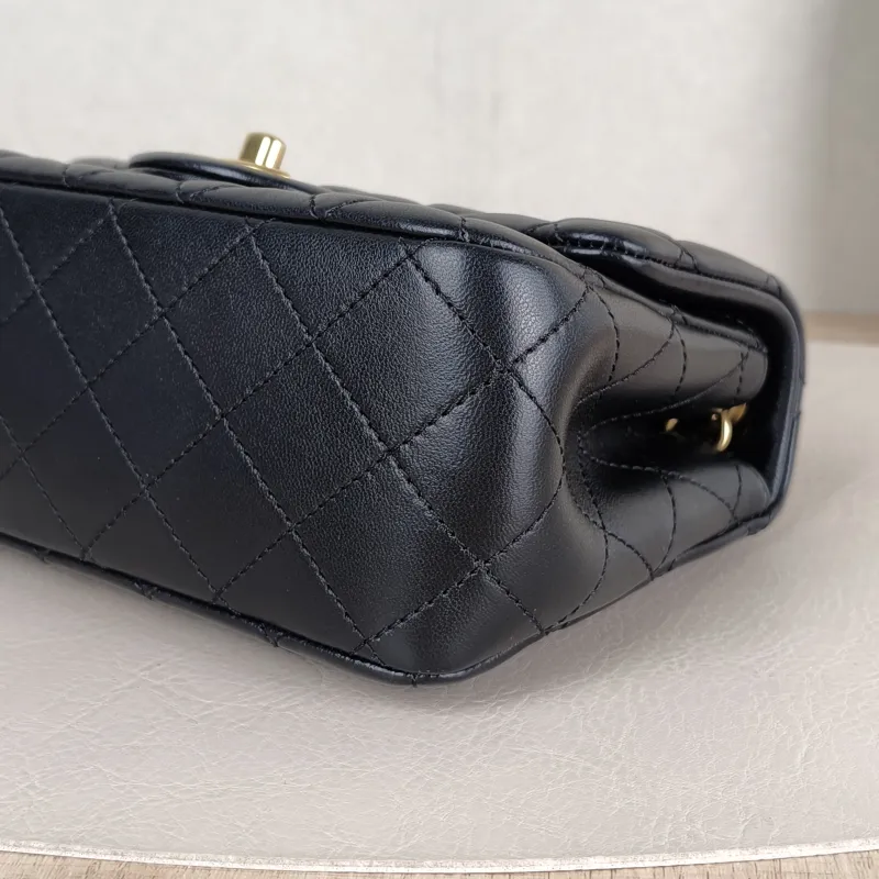 Chanel Crossbody Bag c Black Lambskin Mini 17 × 8 × 13.5 cm — detail view 8 of 15