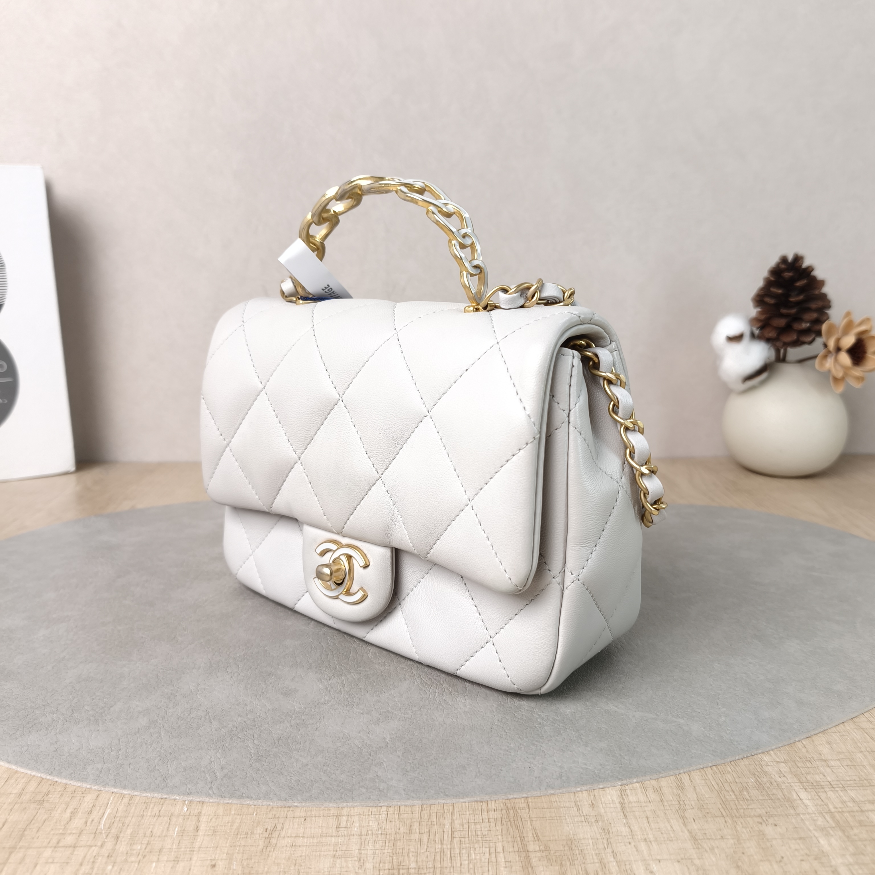 Chanel Crossbody Bag Edition White Lambskin One Size19 × 7 × 13.5 cm — cover view 4 of 6