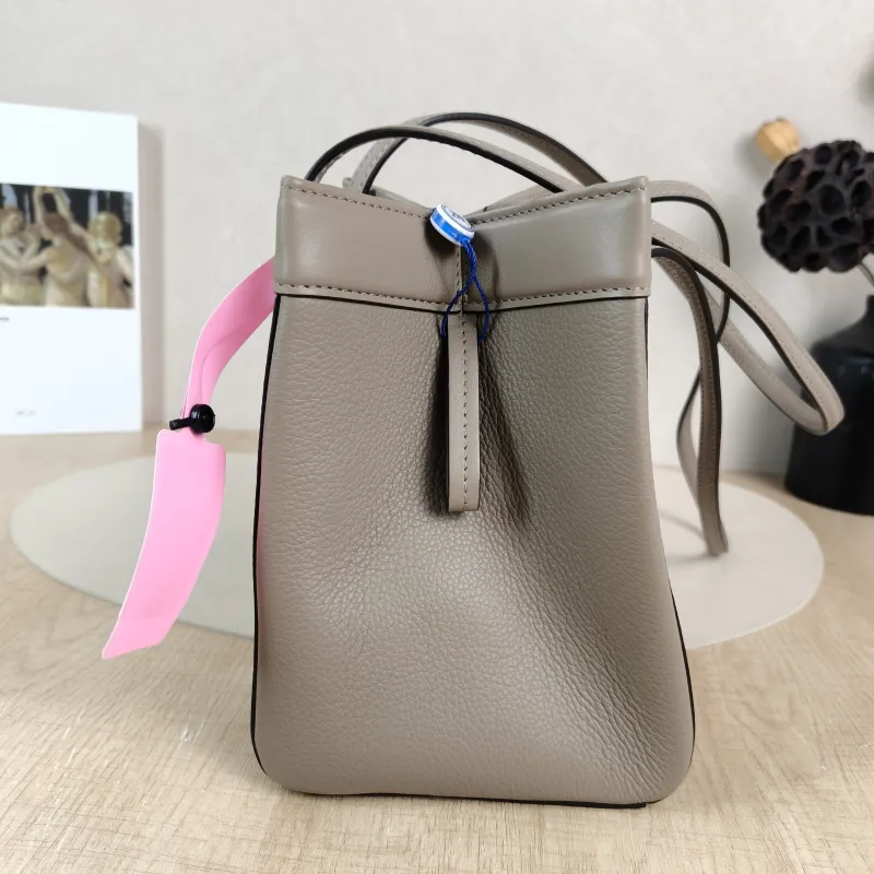 FENDI Crossbody Bag origami Grey Calfskin Mini 18.5 × 15 × 15 cm — detail view 4 of 11