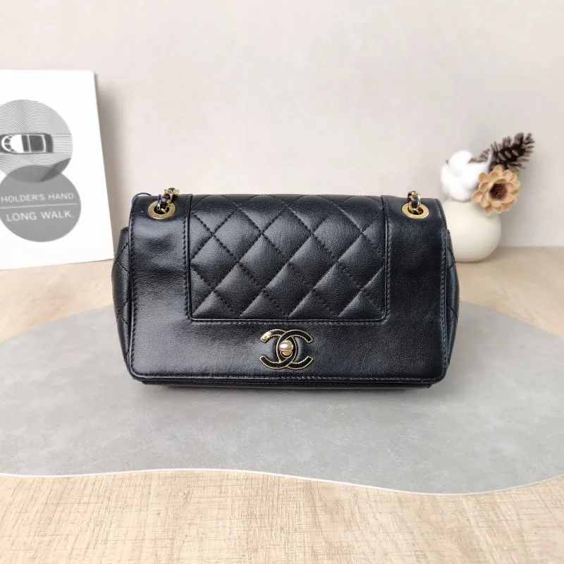 Chanel Crossbody Bag Crossbody Bag Black Calfskin One Size 21 × 5 × 13 cm 23