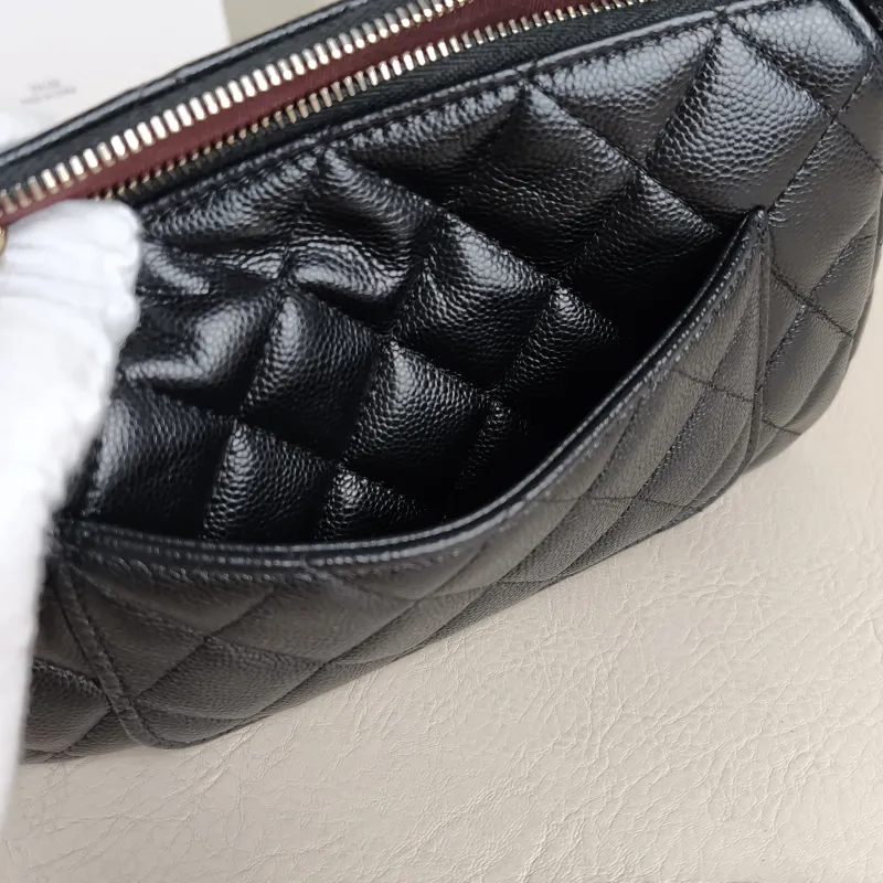 Chanel Crossbody Bag Black Grained Calfskin One Size 21 × 5.5 × 12 cm — detail view 2 of 13