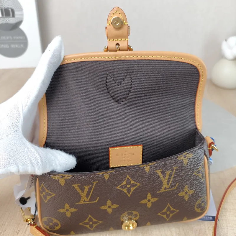 Louis Vuitton Crossbody Bag Diane Baguette Bag Monogram PVC nano 19 × 6 × 10.5 cm — detail view 9 of 11