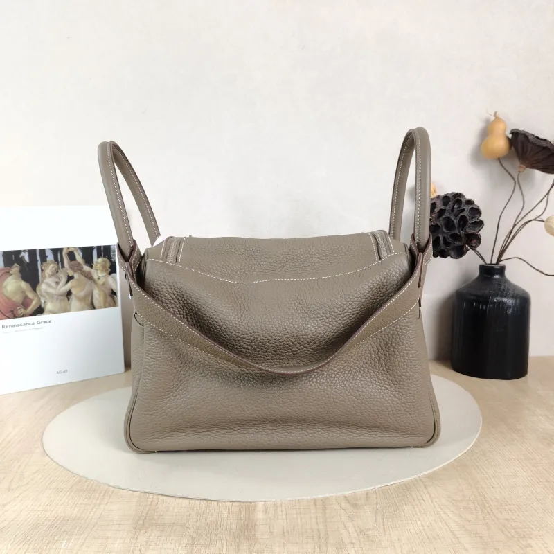 Hermès Shoulder Bag Lindy 30 TC Calfskin Medium 30 × 15 × 19 cm A — cover view 3 of 5