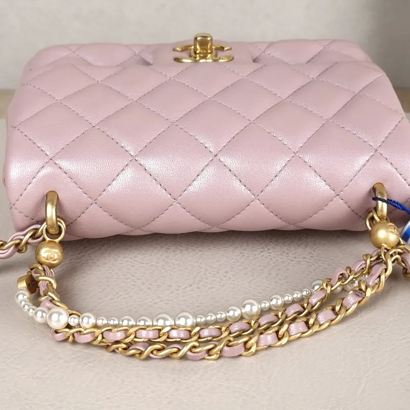 Chanel Crossbody Bag24p Pearl Pink Lambskinmini17 × 5 × 13 cm — detail view 1 of 15