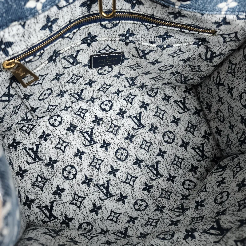 Louis Vuitton Shoulder Bag Onthego Medium Blue Medium 31 × 14 × 24 cm — detail view 1 of 10
