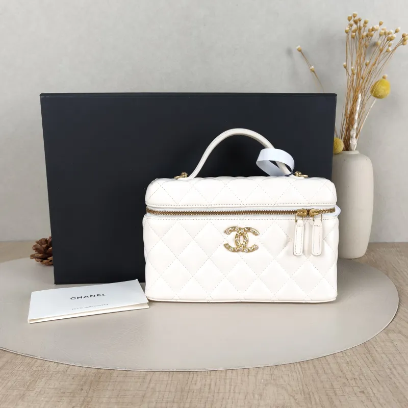 Chanel Crossbody Bag26c lp Vanity Case Bag White Calfskin One Size19.5 × 5 × 17 cm — cover view 2 of 6