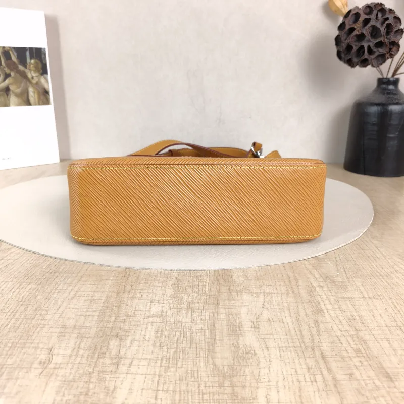 Louis Vuitton Crossbody Bag MARELLE Epi Embossed Calfskin Small25 × 8 × 15 cm — cover view 4 of 5