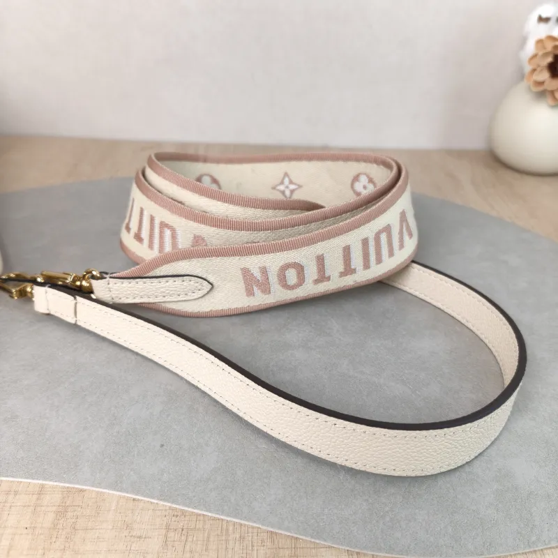 Louis Vuitton Crossbody Bag Diane Baguette Bag White Monogram Empreinte Embossed Calfskin Small 24 × 9 × 15 cm — detail view 10 of 11