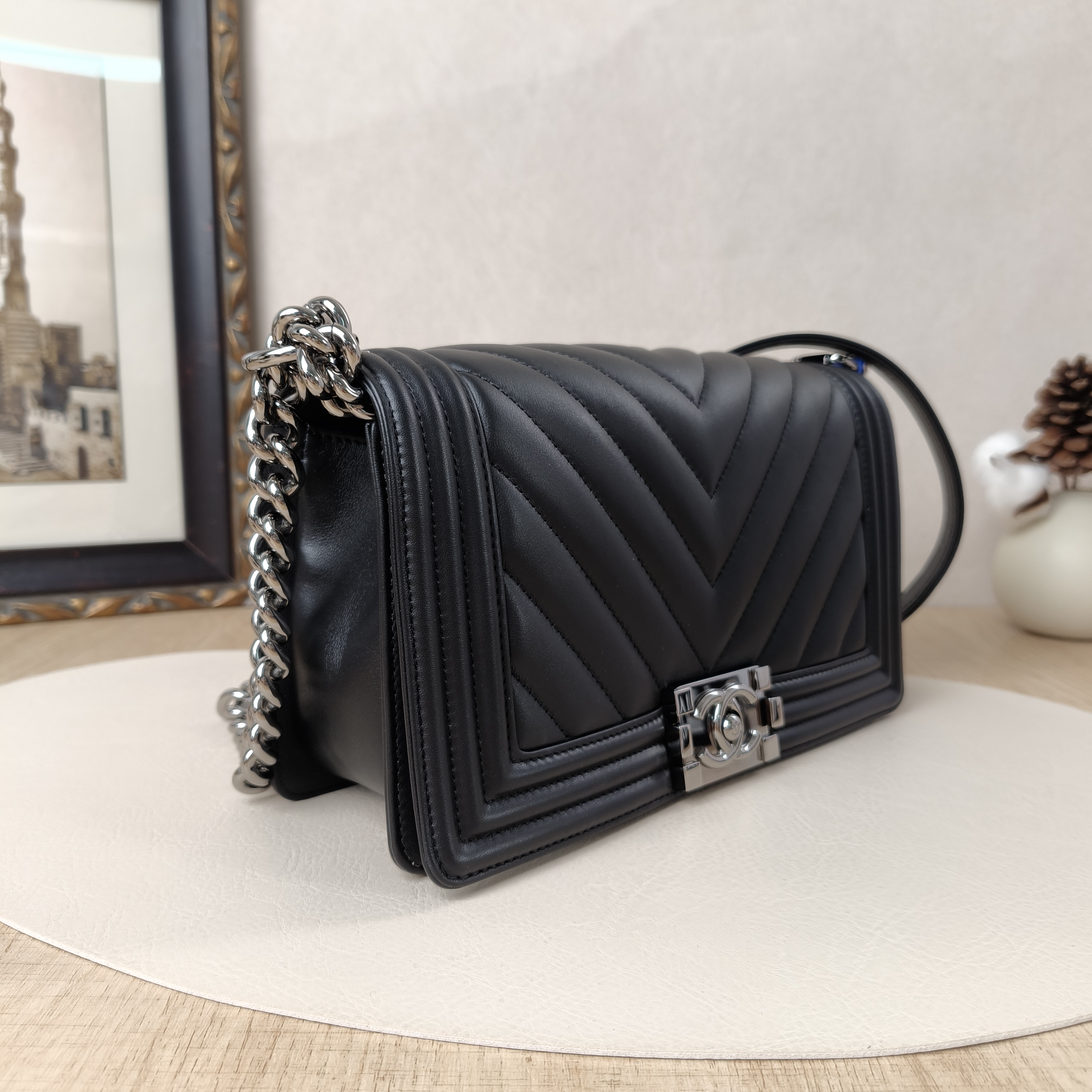 Chanel Crossbody Bagv leboy Black Grained Calfskin Medium25 × 9 × 15 cm — cover view 3 of 11
