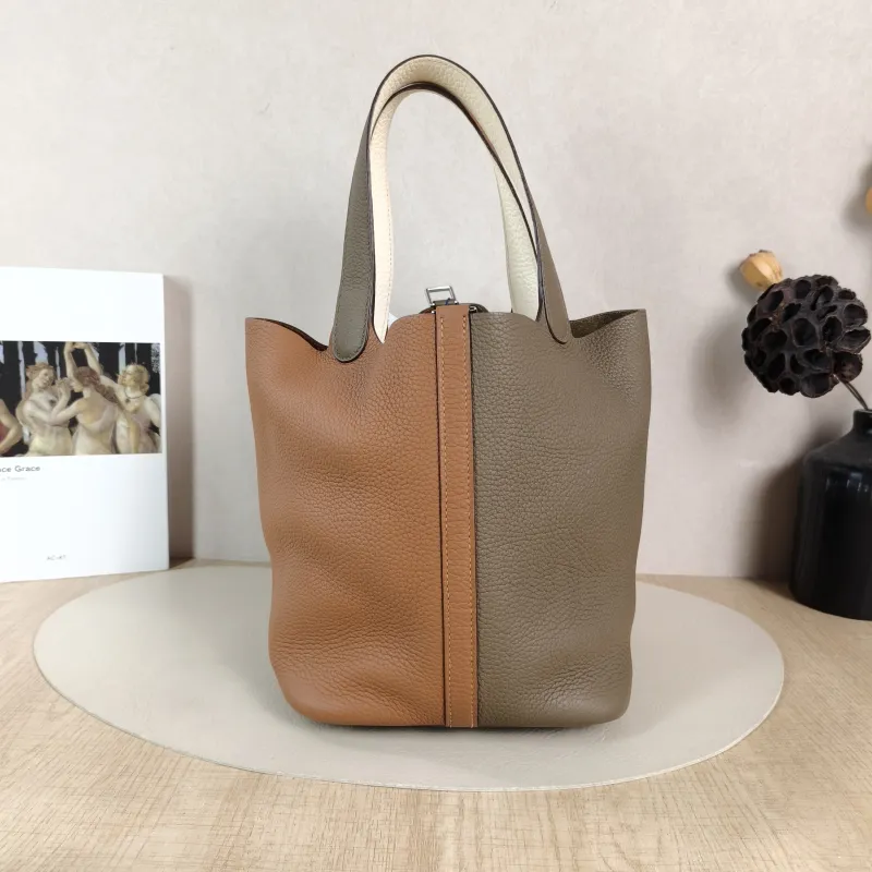 Hermès Top Handle Bag Picotin Lock 22 22 37 Brown · 18 · I2 TC Calfskin Medium 22 × 17 × 21 cm Z — cover view 4 of 6