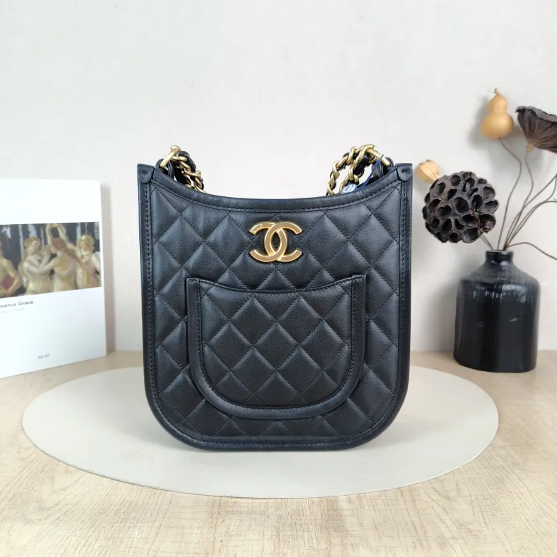 Chanel Crossbody Bag hobo Black Calfskin One Size 22 × 6 × 24 cm