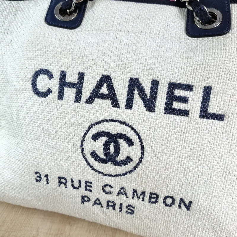 Chanel Shoulder Bag White One Size 39 × 19 × 29 cm 23 — detail view 11 of 11